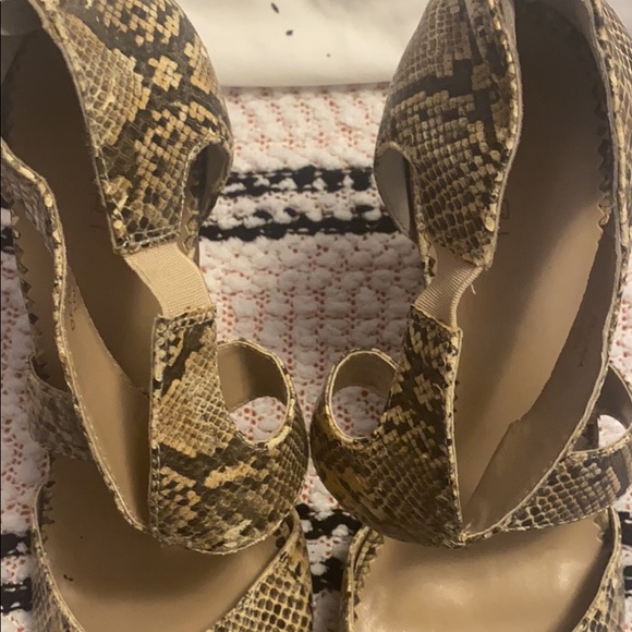 Women’s Heels - Picture 4 of 4